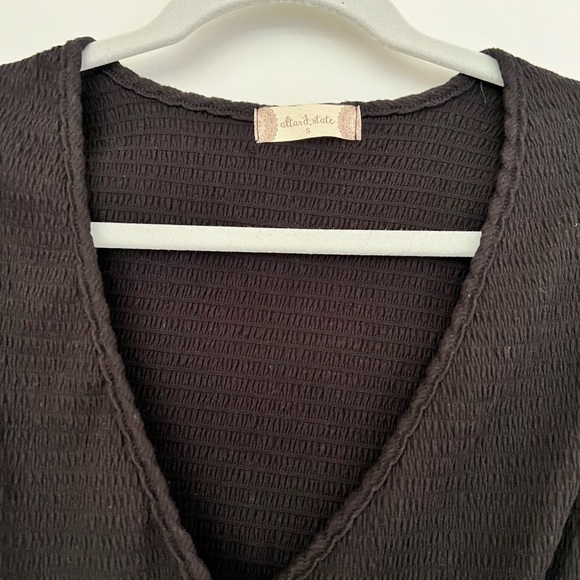 Altar’d State Women’s Wrap Crop Top Black Size Small - Picture 4 of 4